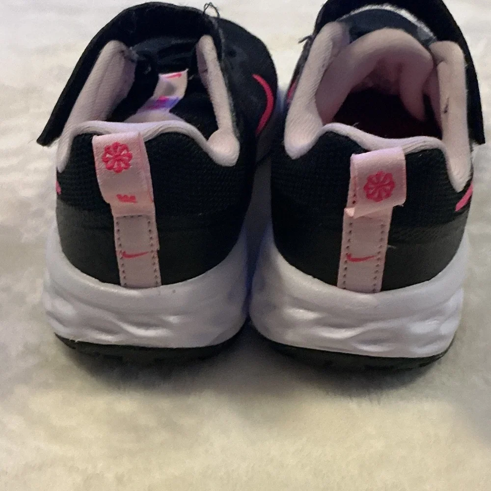 Nike Little Kids Revolution 7